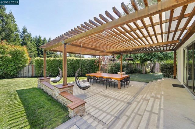 29 Winslow Pl, Moraga, CA 94556