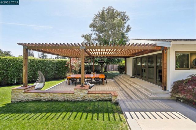29 Winslow Pl, Moraga, CA 94556