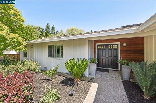 29 Winslow Pl, Moraga, CA 94556