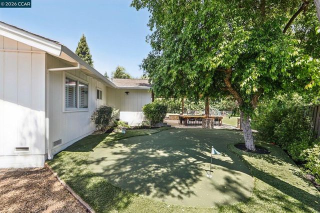 29 Winslow Pl, Moraga, CA 94556