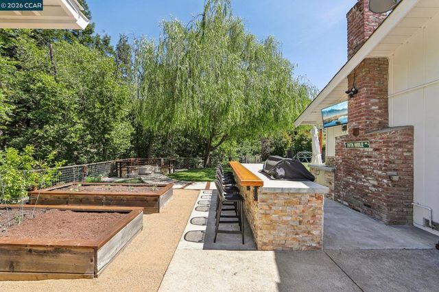 29 Winslow Pl, Moraga, CA 94556