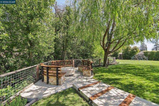 29 Winslow Pl, Moraga, CA 94556