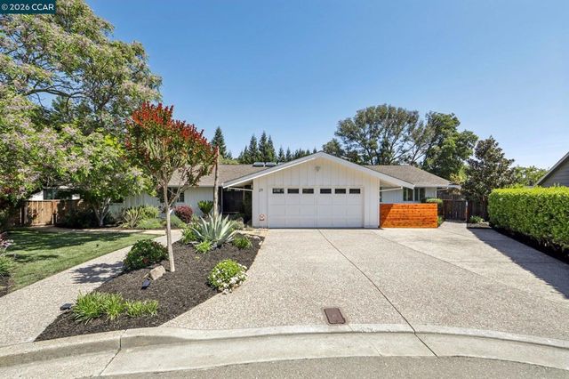 29 Winslow Pl, Moraga, CA 94556