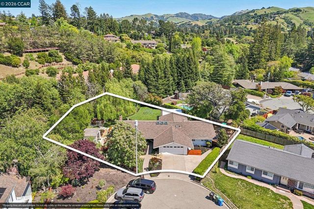 29 Winslow Pl, Moraga, CA 94556