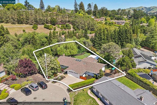29 Winslow Pl, Moraga, CA 94556