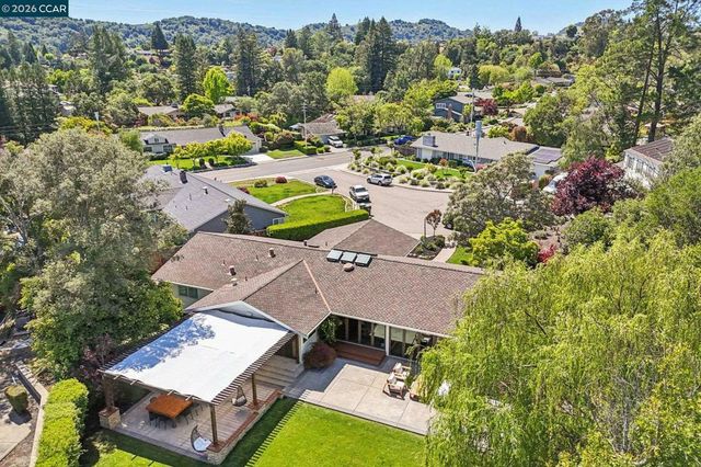 29 Winslow Pl, Moraga, CA 94556