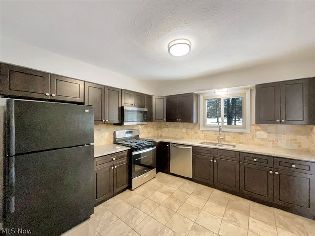 11001 Shaker Drive, North Royalton, OH 44133