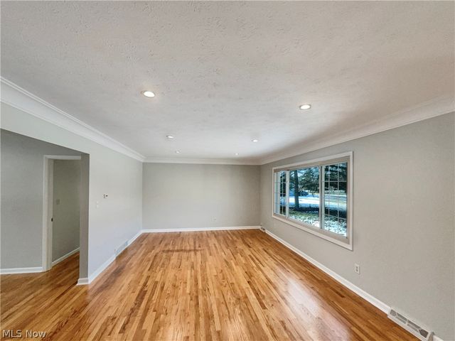 11001 Shaker Drive, North Royalton, OH 44133