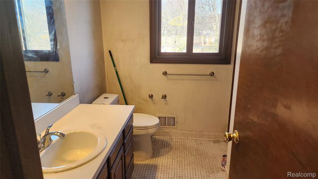 35312 Northmont Drive, Farmington Hills, MI 48331