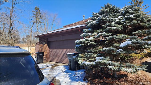 35312 Northmont Drive, Farmington Hills, MI 48331