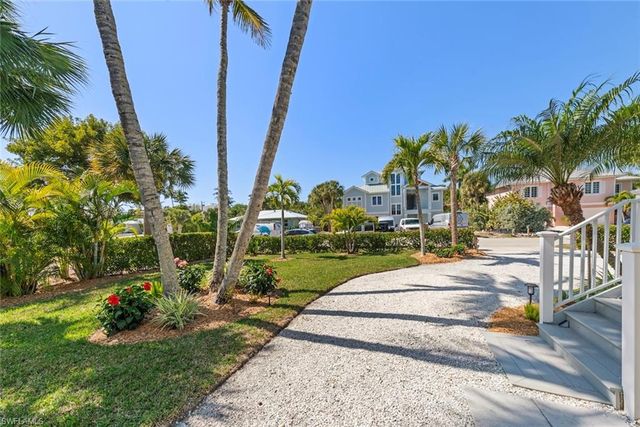 1360 Jamaica DR, Sanibel, FL 33957