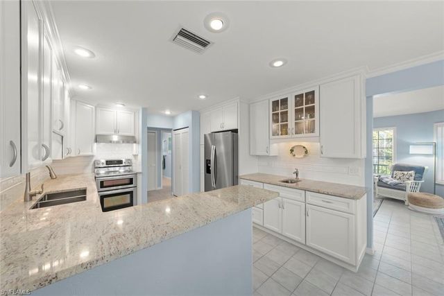 1360 Jamaica DR, Sanibel, FL 33957