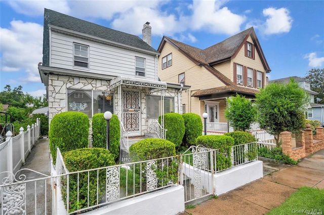 10921 215th Street, Queens Village, NY 11429