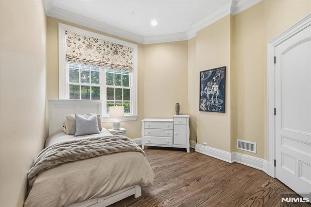 29 McGrath Drive, Cresskill, NJ 07626