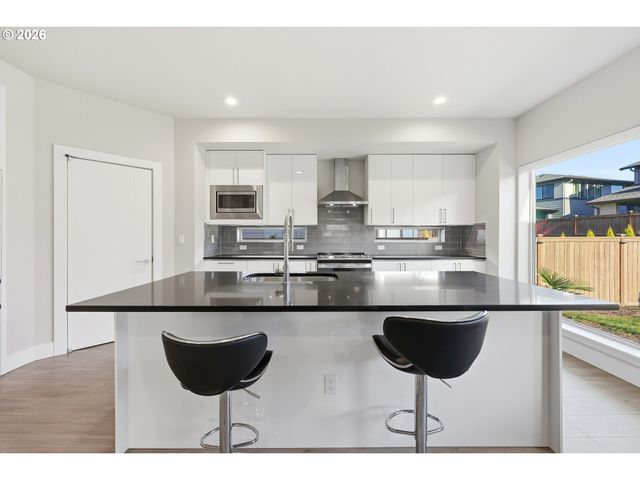 4018 Se 77TH Ave, Hillsboro, OR 97123