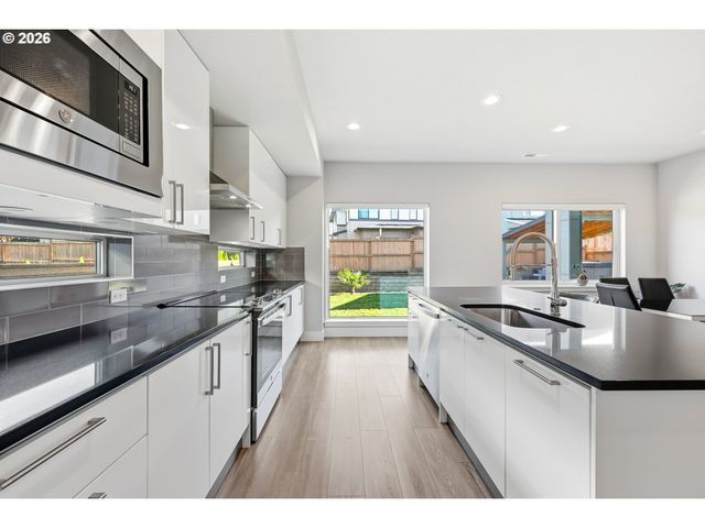 4018 Se 77TH Ave, Hillsboro, OR 97123