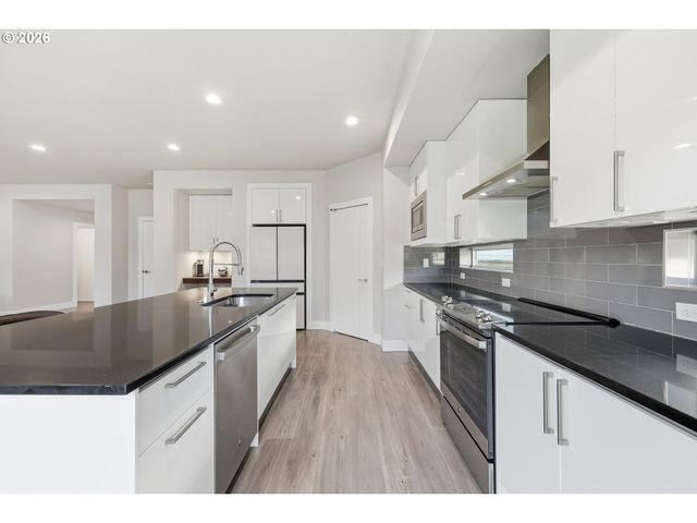 4018 Se 77TH Ave, Hillsboro, OR 97123