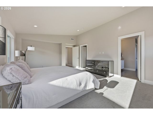 4018 Se 77TH Ave, Hillsboro, OR 97123