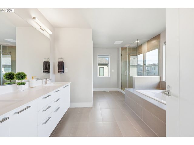 4018 Se 77TH Ave, Hillsboro, OR 97123