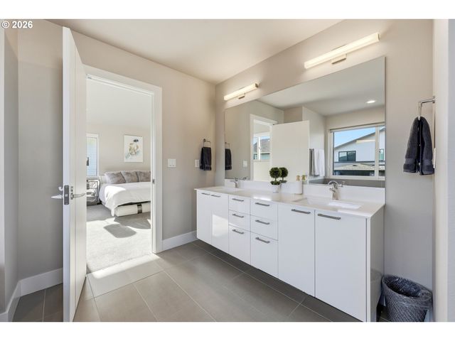 4018 Se 77TH Ave, Hillsboro, OR 97123