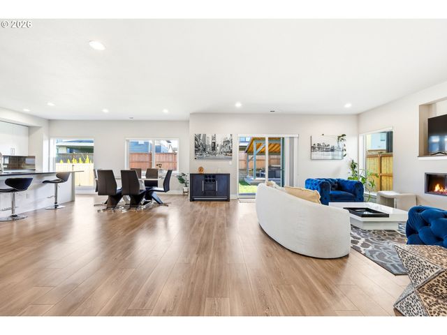 4018 Se 77TH Ave, Hillsboro, OR 97123