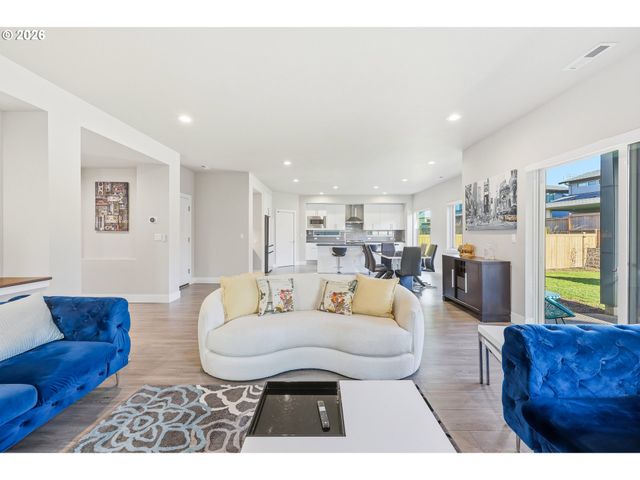 4018 Se 77TH Ave, Hillsboro, OR 97123