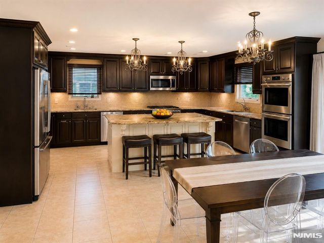 50 Highgate Terrace, Bergenfield, NJ 07621