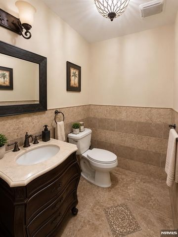 50 Highgate Terrace, Bergenfield, NJ 07621