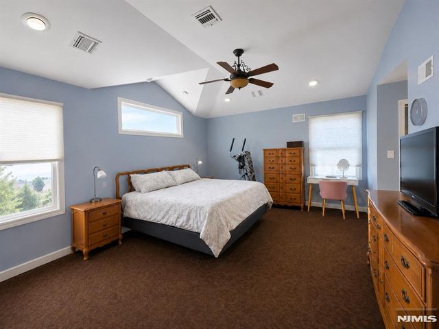 50 Highgate Terrace, Bergenfield, NJ 07621
