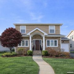 50 Highgate Terrace, Bergenfield, NJ 07621