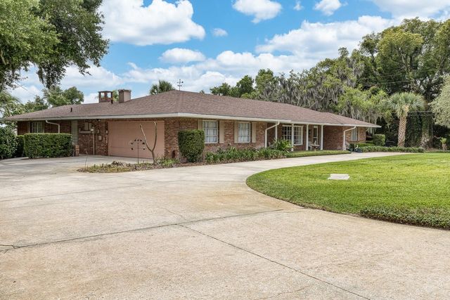 900 N CITRUS AVENUE, Howey In The Hills, FL 34737