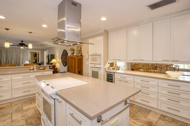 900 N CITRUS AVENUE, Howey In The Hills, FL 34737