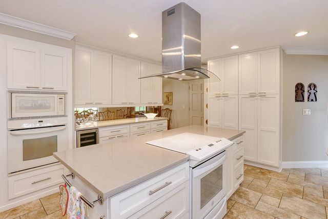 900 N CITRUS AVENUE, Howey In The Hills, FL 34737