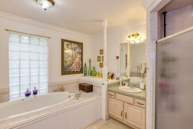 900 N CITRUS AVENUE, Howey In The Hills, FL 34737