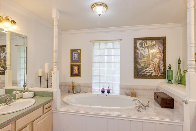 900 N CITRUS AVENUE, Howey In The Hills, FL 34737