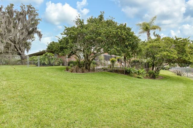900 N CITRUS AVENUE, Howey In The Hills, FL 34737