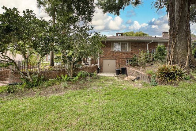900 N CITRUS AVENUE, Howey In The Hills, FL 34737