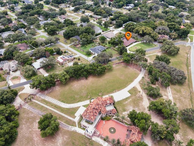 900 N CITRUS AVENUE, Howey In The Hills, FL 34737