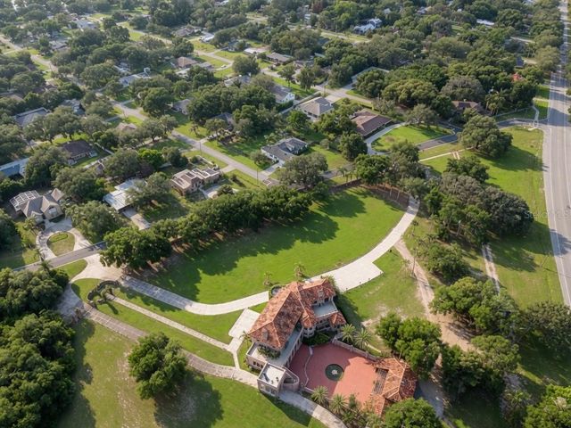 900 N CITRUS AVENUE, Howey In The Hills, FL 34737