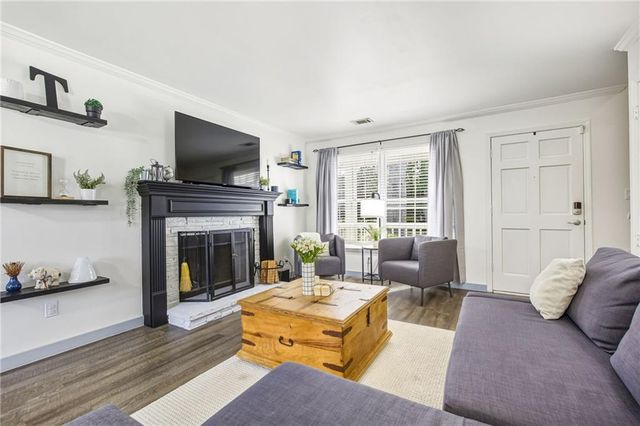 2763 Farmstead SE Road, Smyrna, GA 30080