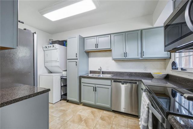 2763 Farmstead SE Road, Smyrna, GA 30080