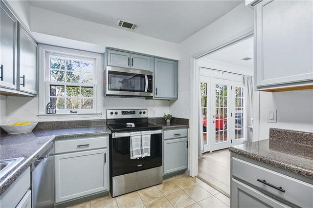 2763 Farmstead SE Road, Smyrna, GA 30080