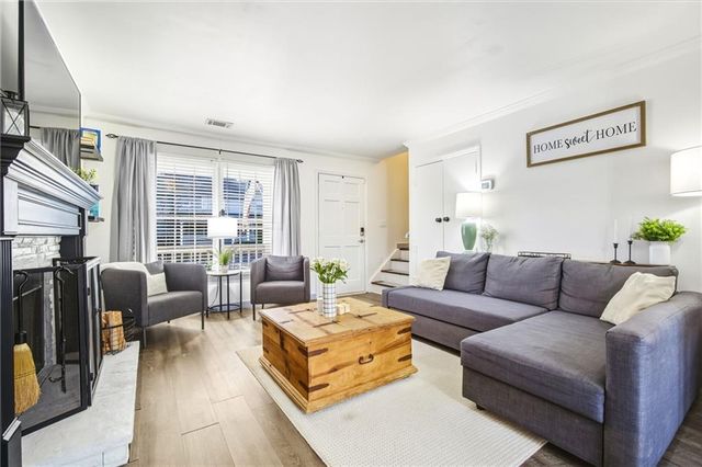 2763 Farmstead SE Road, Smyrna, GA 30080