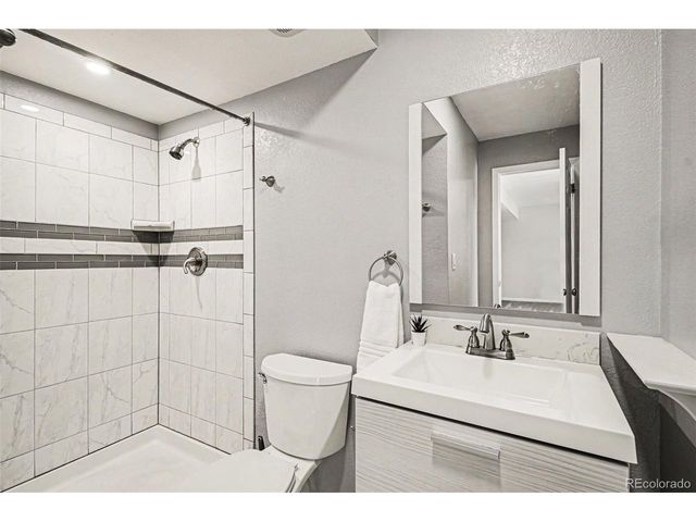 3398 S Halifax Way, Aurora, CO 80013