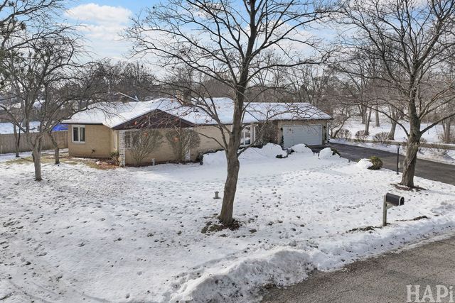 34945 N Leonard Avenue, Ingleside, IL 60041