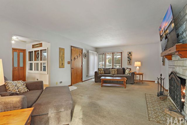 34945 N Leonard Avenue, Ingleside, IL 60041