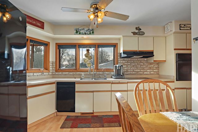 34945 N Leonard Avenue, Ingleside, IL 60041