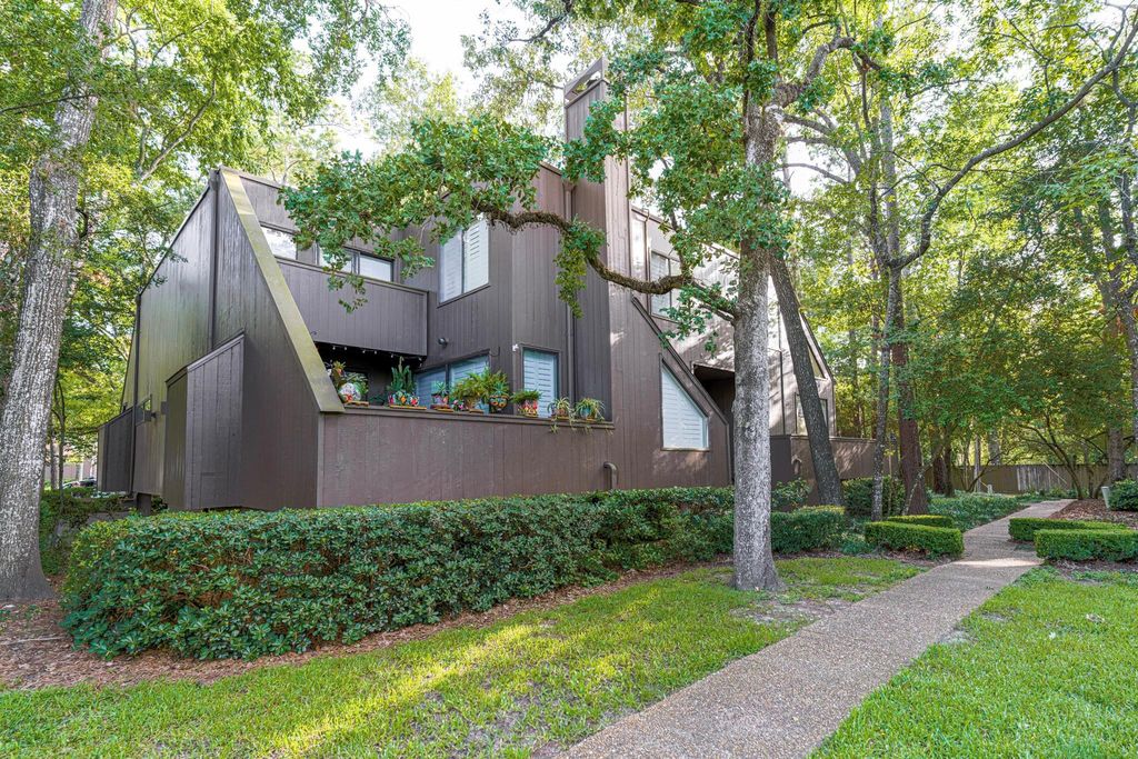 152 Litchfield Lane, Houston, TX 77024