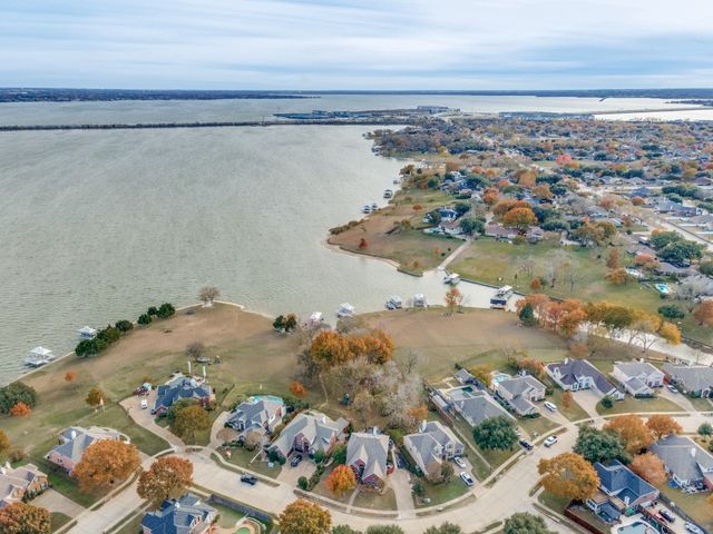 8810 Edgelake Trail, Rowlett, TX 75088