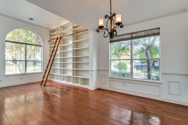 8810 Edgelake Trail, Rowlett, TX 75088